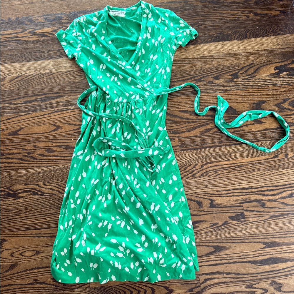 Diane Von Furstenberg vintage Green Leaf Print Wrap Dress 12